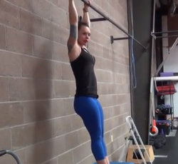 Master RKC Keira Newton explains how to apply the hollow position on the pull up bar